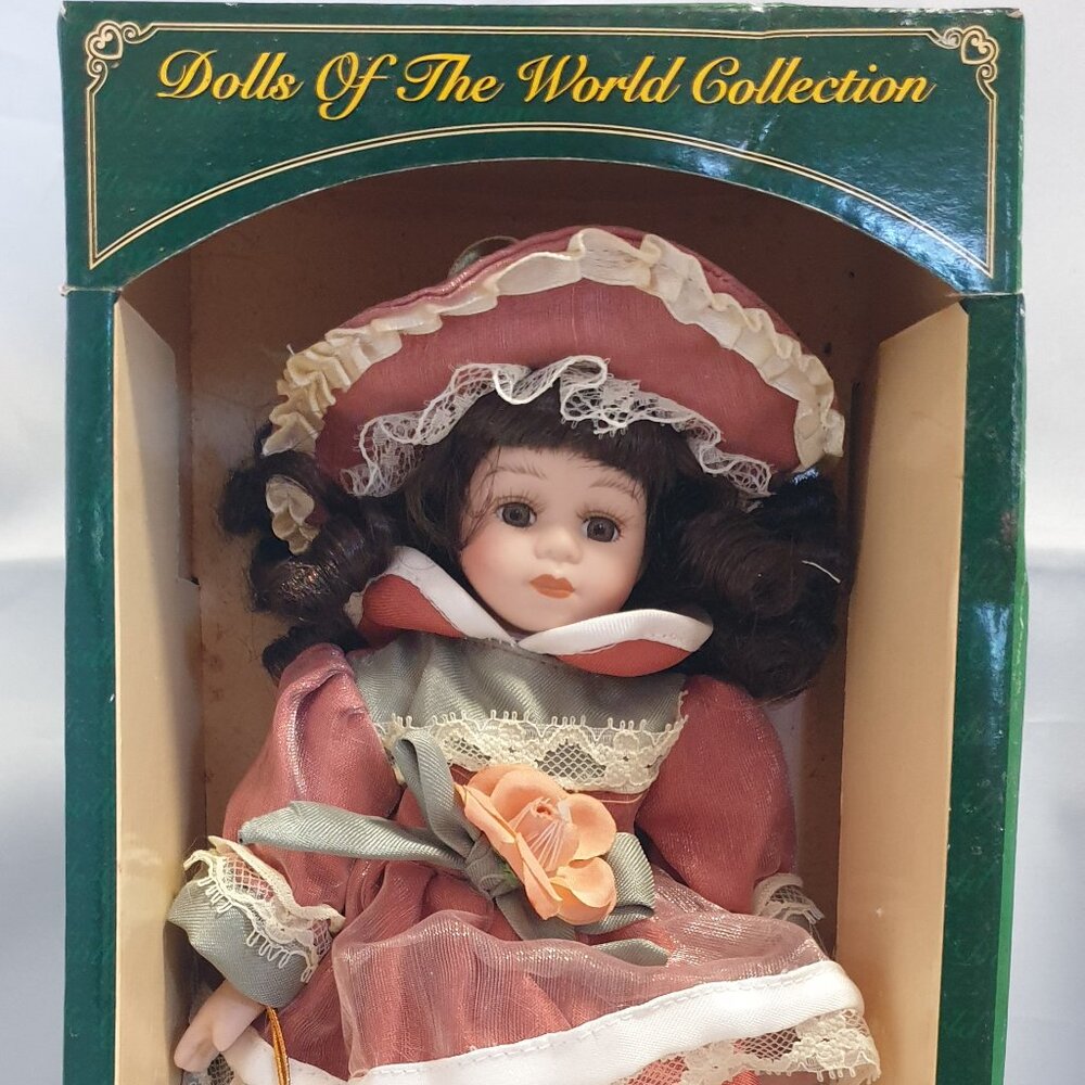 Petite Porcelains by Barbara Lee Dolls of The World Collection 2000 Germany